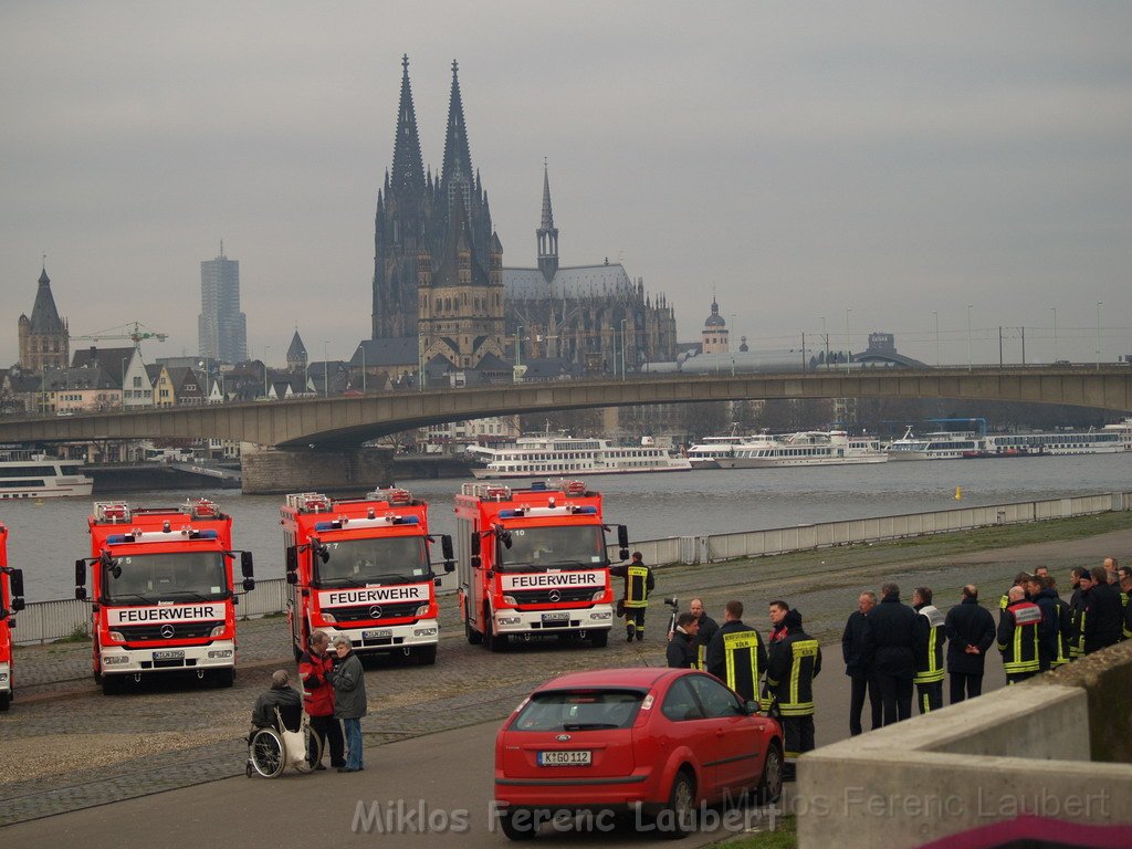 Neue LF`s fuer Koeln Uebergabe in Koeln Deutz an den Wachen  P097.JPG
